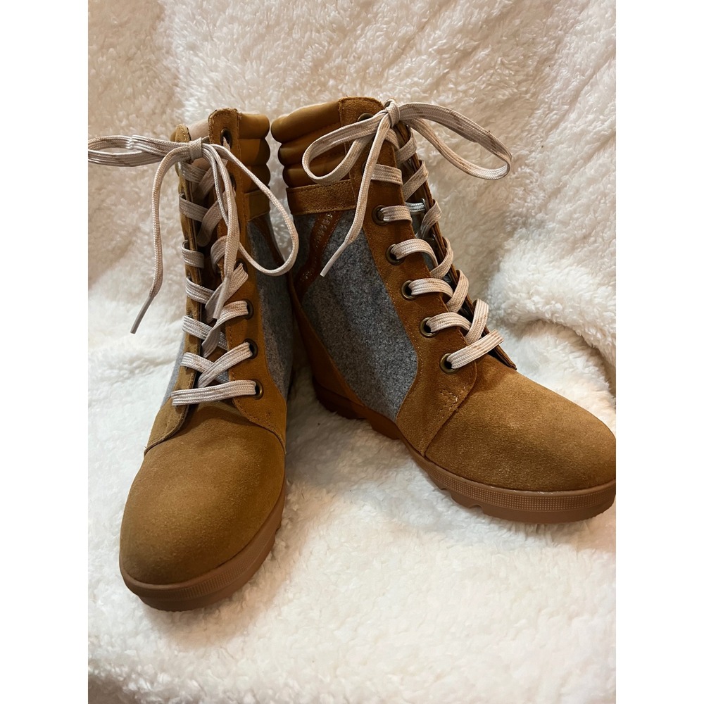 Serra Tan Suede and Grey Felt Lace Up Wedge Ankle Boots Womens Size 8 703699